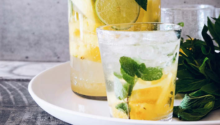 Wasserkaraffe_708 x 405px_Glas_Infused_Water.jpg