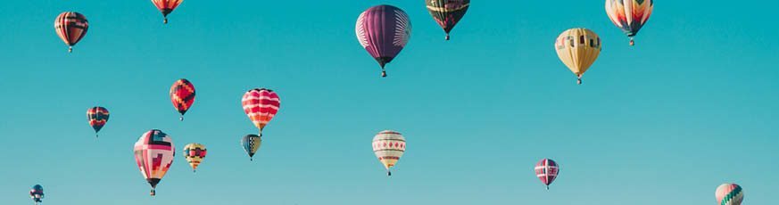 lifestyle-header-bunte-heissluftballons-blauer-himmel-04-24-96456-0