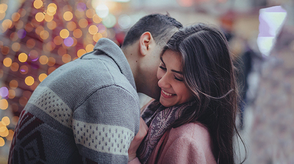 winterurlaub-reisen-boxen-lifestyle-verliebtes-pärchen-575x320px-57638-2