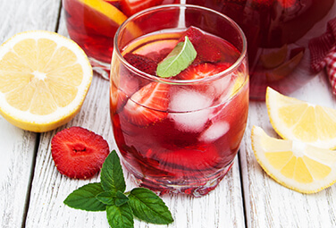 erdbeer-minze-eistee-sommergetraenk-inspiration-376x255-23995