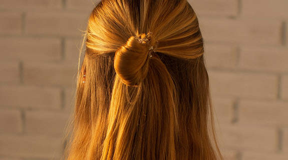 lifestyle-hinterkopf-rothaarige-frau-575x320-94161-1