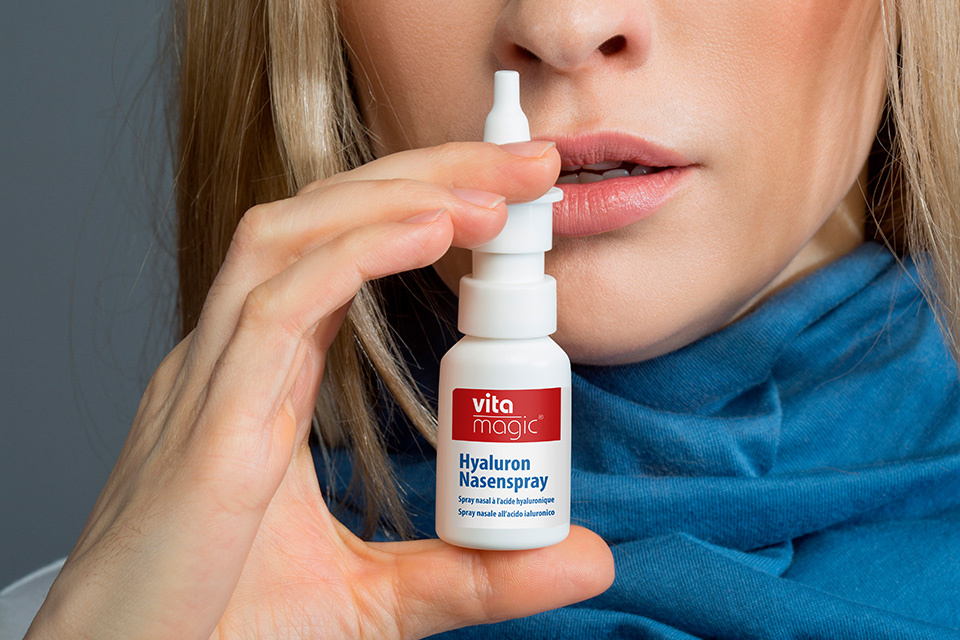 artikelbild-spray-anwendung-vitamagic-hyaluron-nasenspray-87556-0