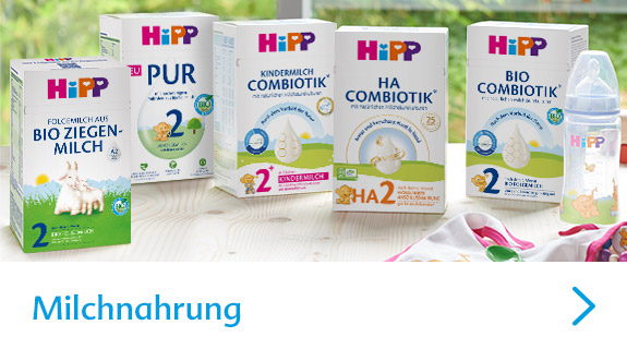 HiPP Milchnahrung: verschiedene Verpackungen und Babyflasche