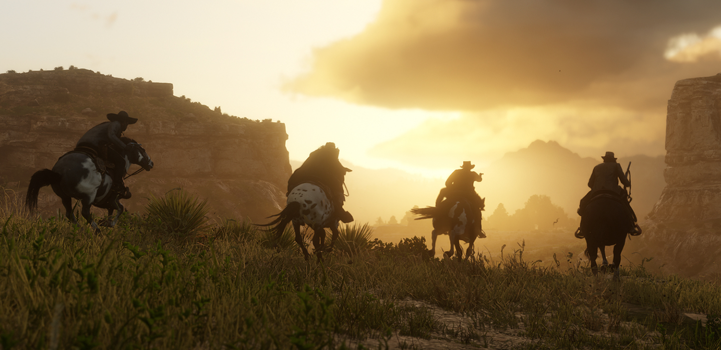 Bild mit Szene aus RDR2 mehrere Personen reiten auf Pferden Sonnenuntergang