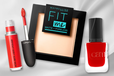 Make Up Artikel, Fit me, roter Lippgloss und roter Nagellack
