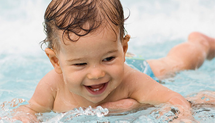 baby-club-alltag-babyschwimmen-708x405.jpg