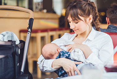 211104_unterwegs-stillen-meinbaby-376x255-60726-0