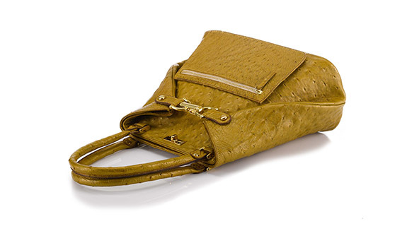 tasche-gold-matt-liegend-575x320-32751