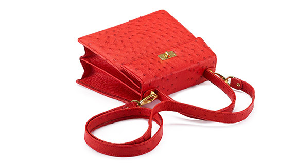 handtasche-gross-rot-liegend-575x320-26311