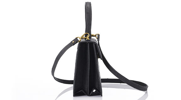 tasche-schwarz-klein-seitlich-575x320-17794