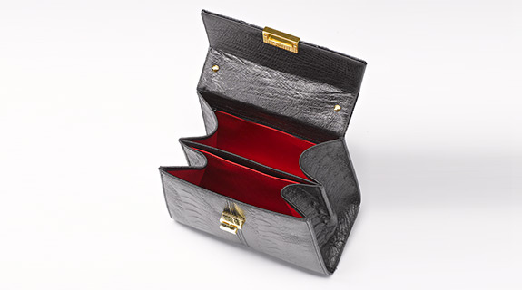 handtasche-damen-schwarz-oben-575x320-5982