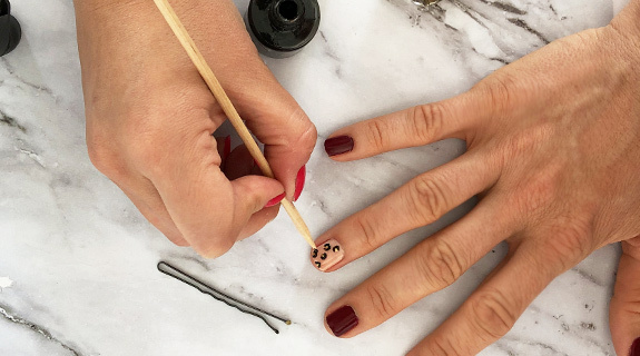 leo-anwendung-naegel-575x320-24418