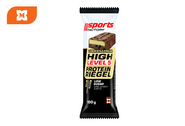 Proteínová tyčinka Sports Factory Level 5 Cookies & Cream s čokoládovou polevou.